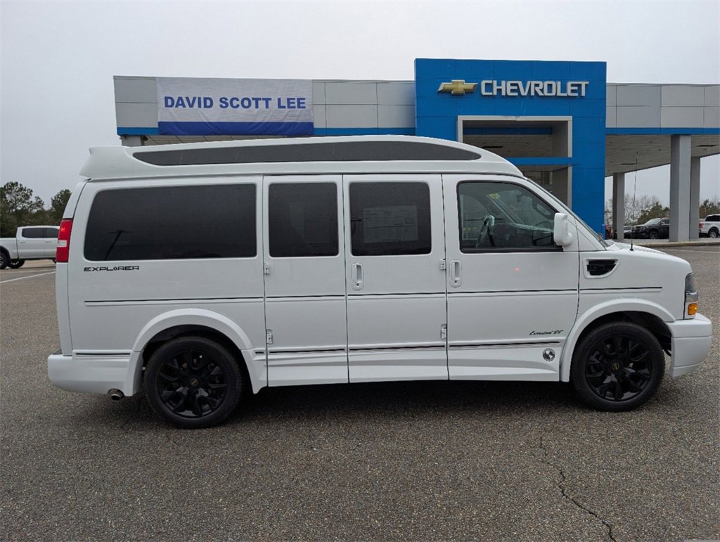 2025 Chevrolet Express Cargo 2500 photo 2