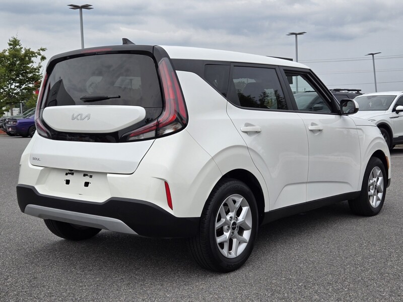 2024 Kia Soul LX photo 3