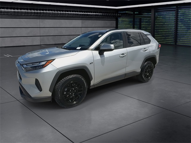 2022 Toyota RAV4 XLE photo 4