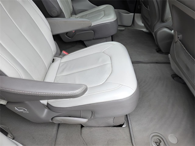 2018 Chrysler Pacifica Touring L photo 32