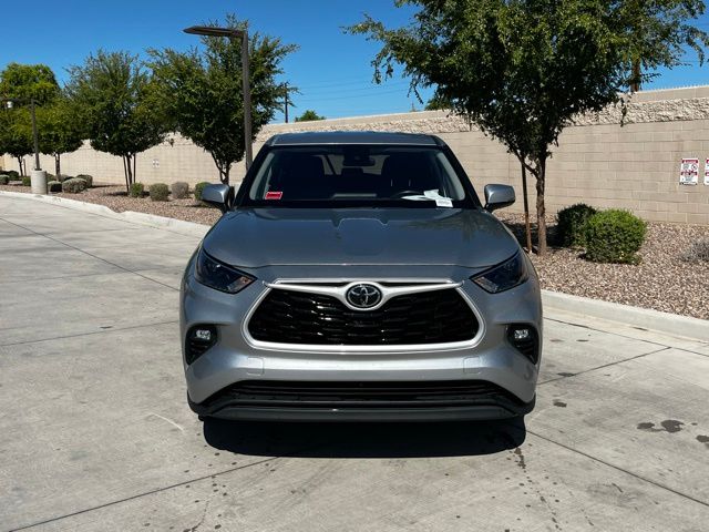 2024 Toyota Highlander LE photo 3