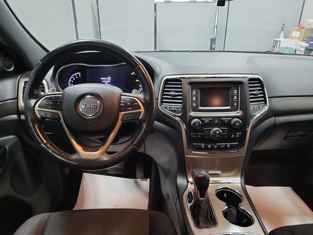 2016 Jeep Grand Cherokee Laredo photo 3