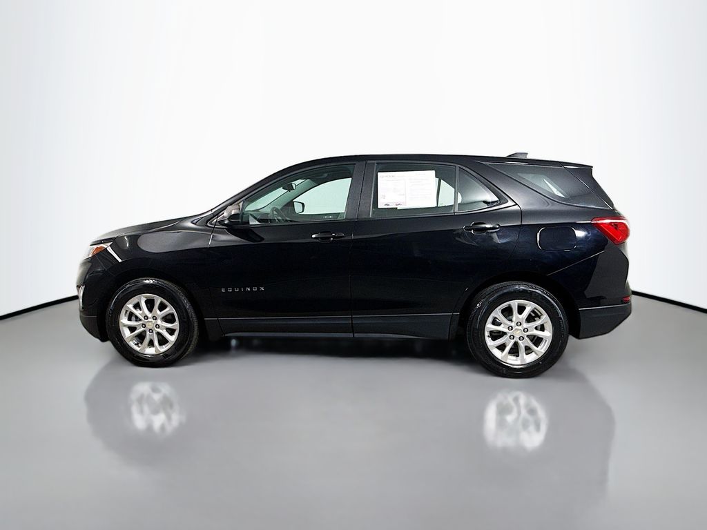 2021 Chevrolet Equinox LS photo 2