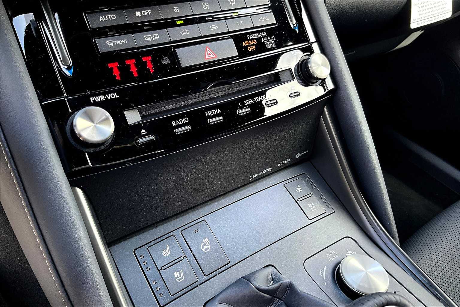 2025 Lexus IS 350 F SPORT photo 14