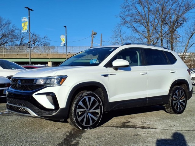 2022 Volkswagen Taos SE photo 3