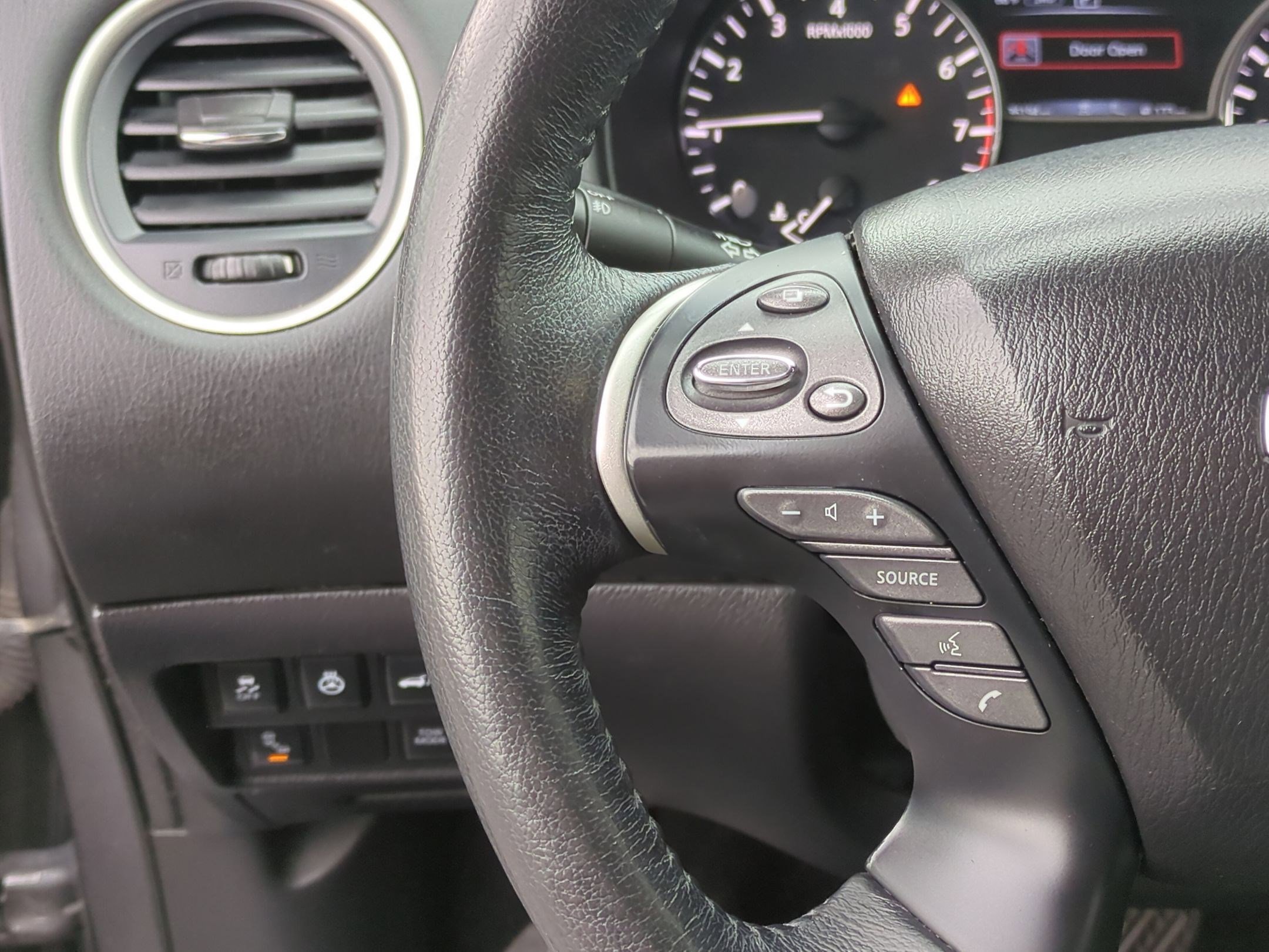 2019 Nissan Pathfinder SL photo 15