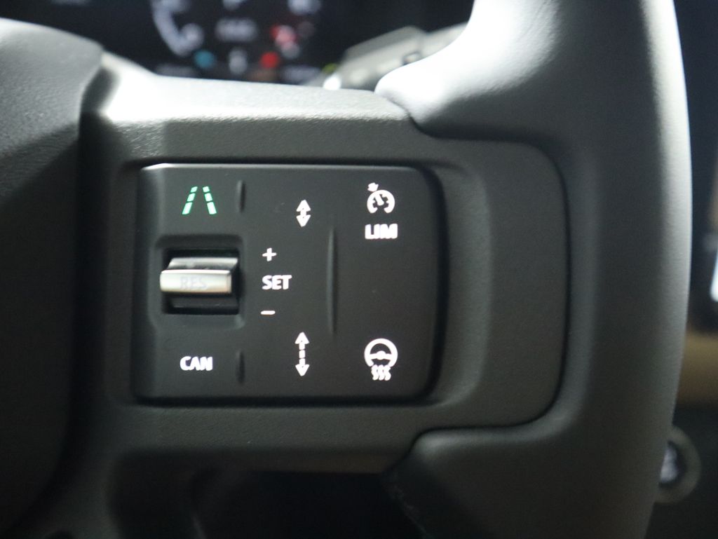 2025 Land Rover Defender 110 S photo 12