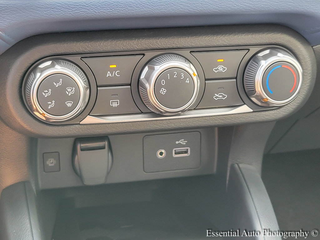 2025 Nissan Versa SV photo 14