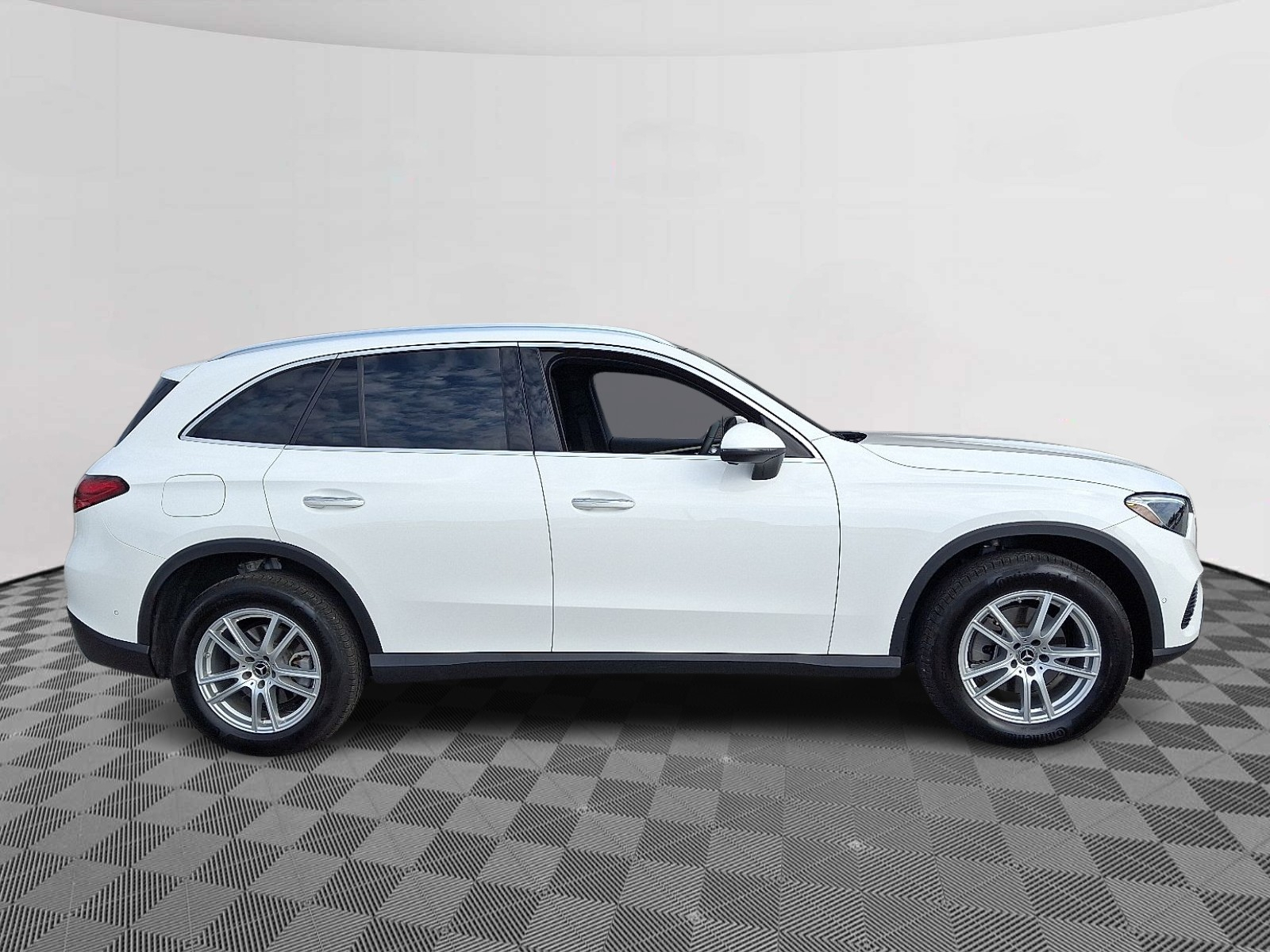2025 Mercedes Benz GLC 300 4MATIC photo 5