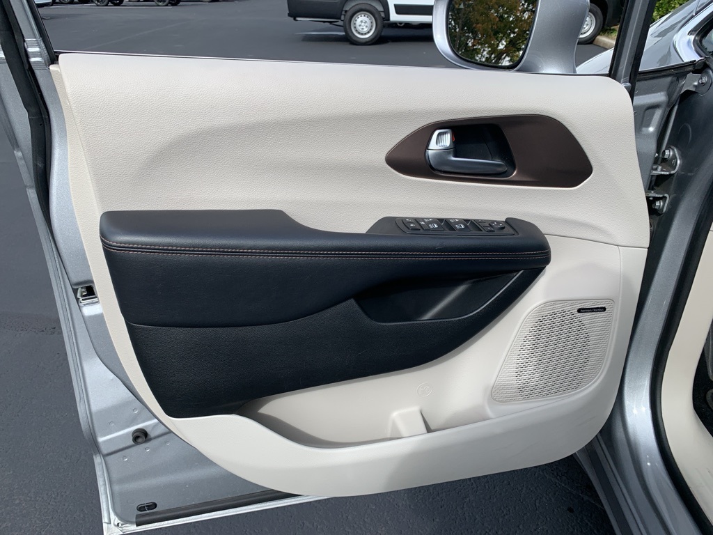 2018 Chrysler Pacifica Touring Plus photo 8