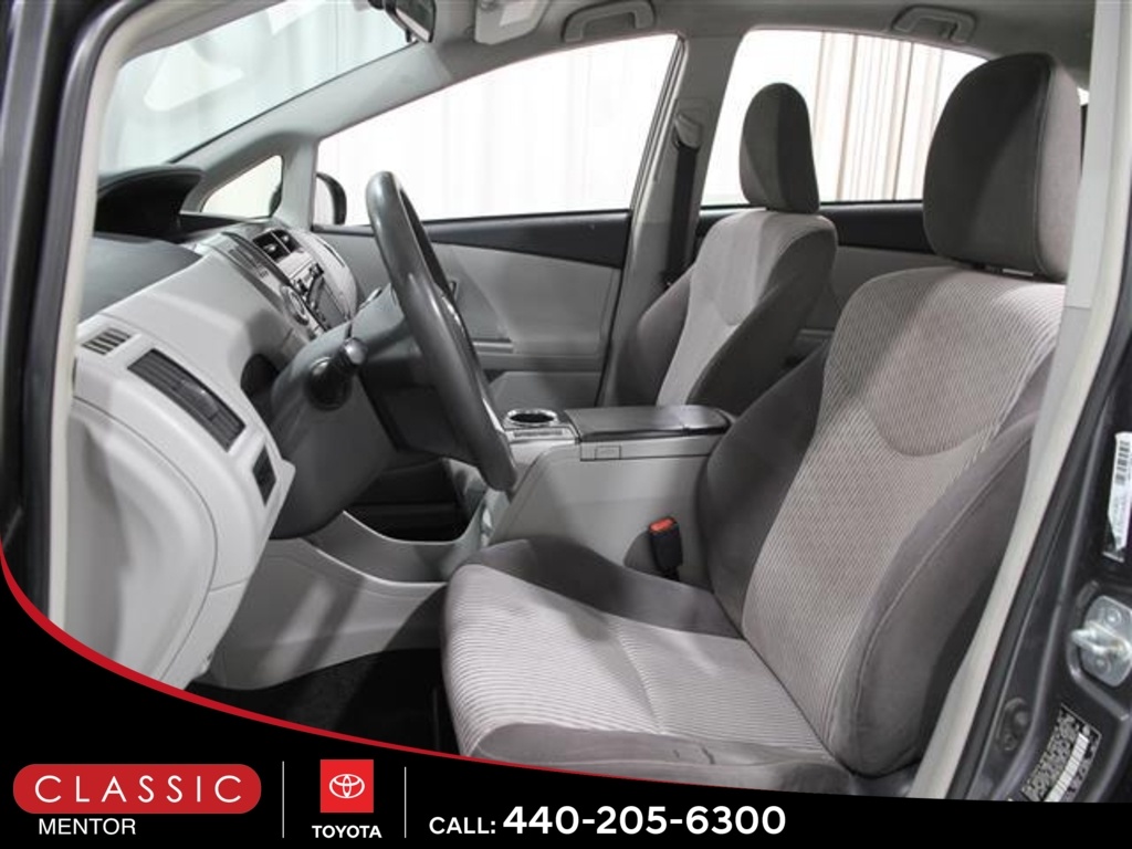 2017 Toyota Prius V Two photo 5