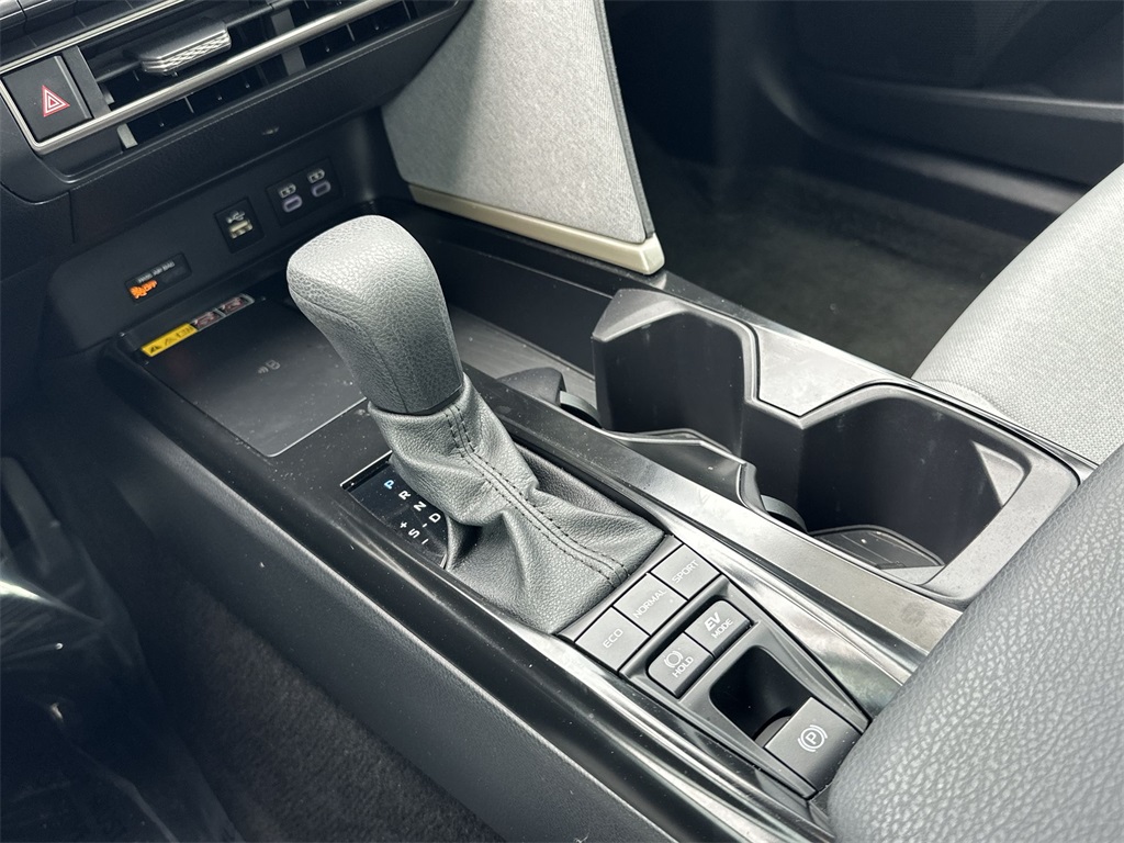 2025 Toyota Camry LE photo 23