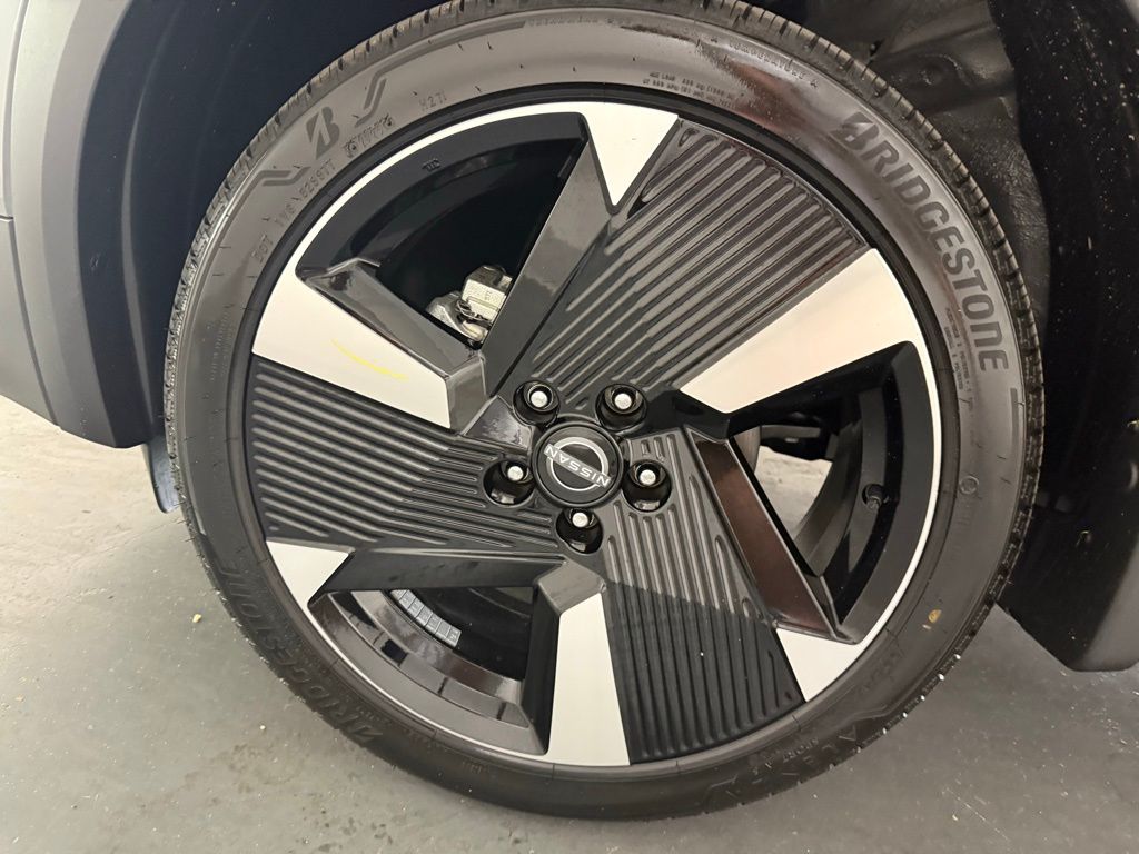 2026 Nissan Kicks SR photo 12