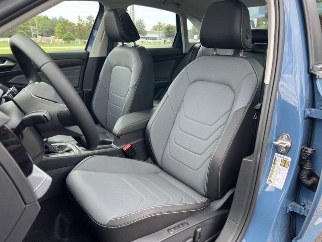 2025 Volkswagen Jetta 1.5T SEL photo 2