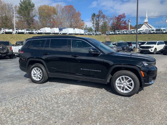 2025 Jeep Grand Cherokee Laredo photo 2