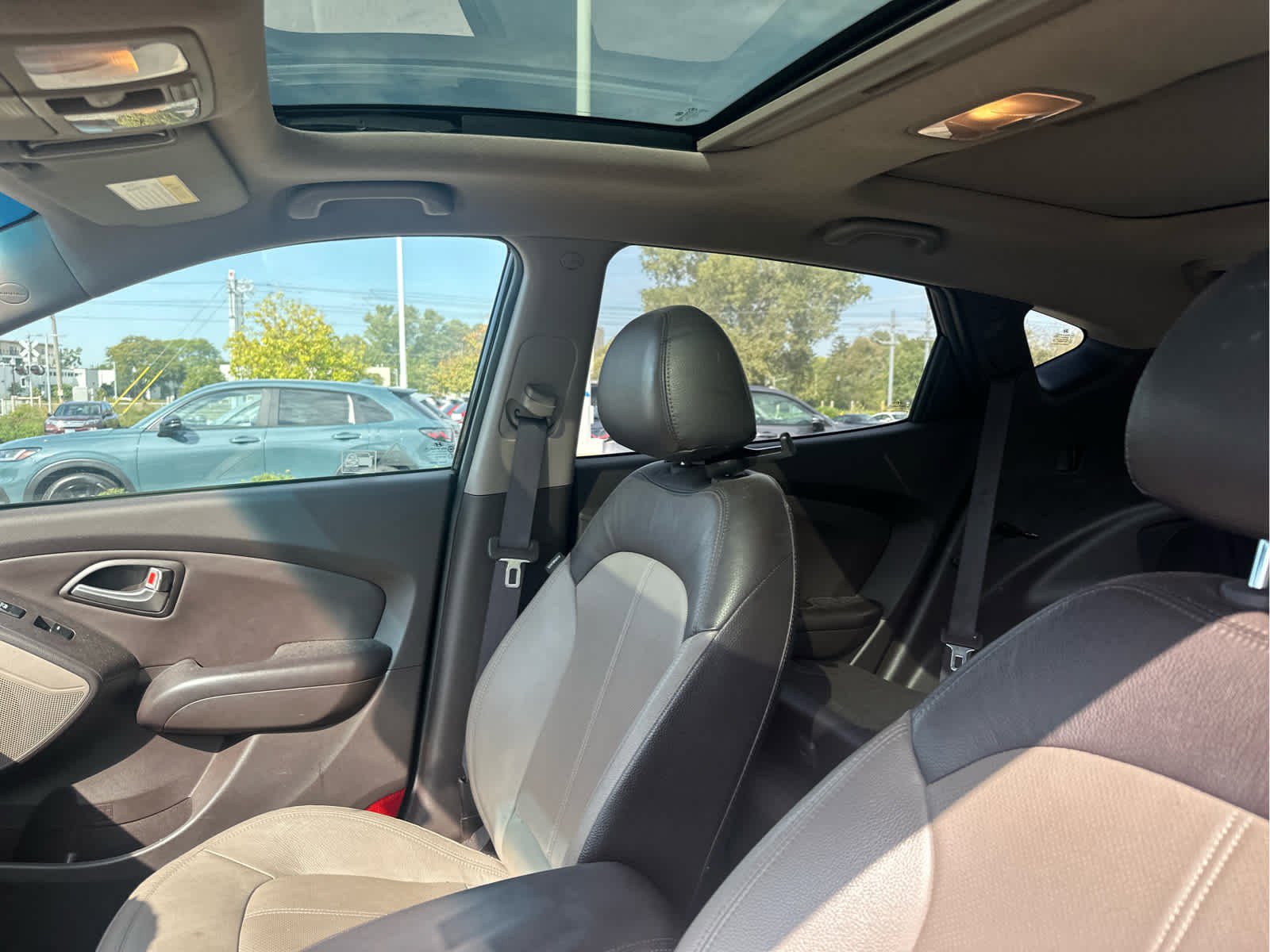 2012 Hyundai Tucson Limited photo 2