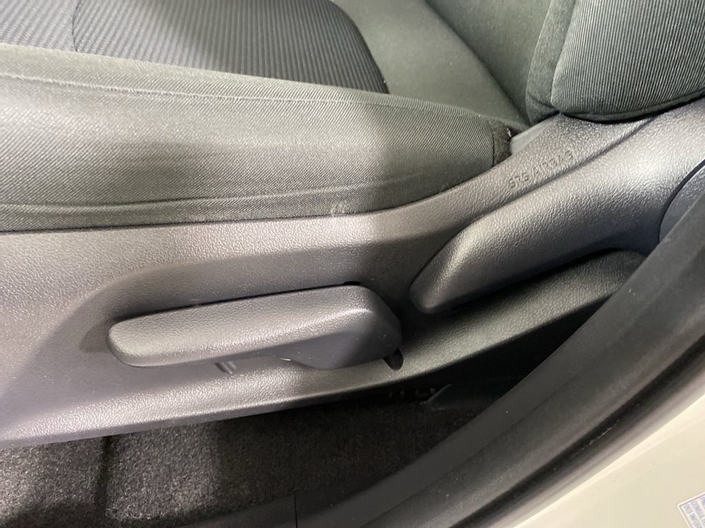 2022 Toyota RAV4 LE photo 11