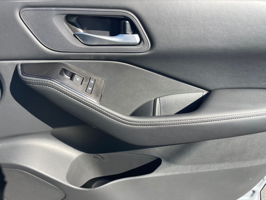 2026 Nissan Rogue SV photo 16