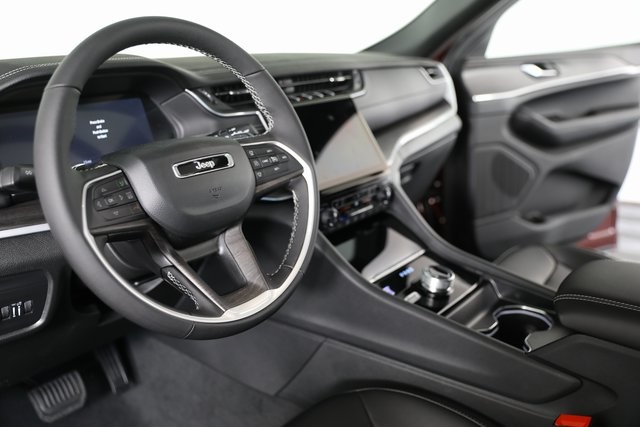 2025 Jeep Grand Cherokee Limited photo 11