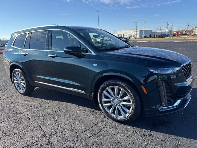 2025 Cadillac XT6 Premium Luxury photo 3