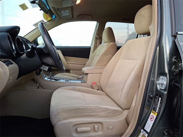 2013 Toyota Highlander Base Plus photo 20