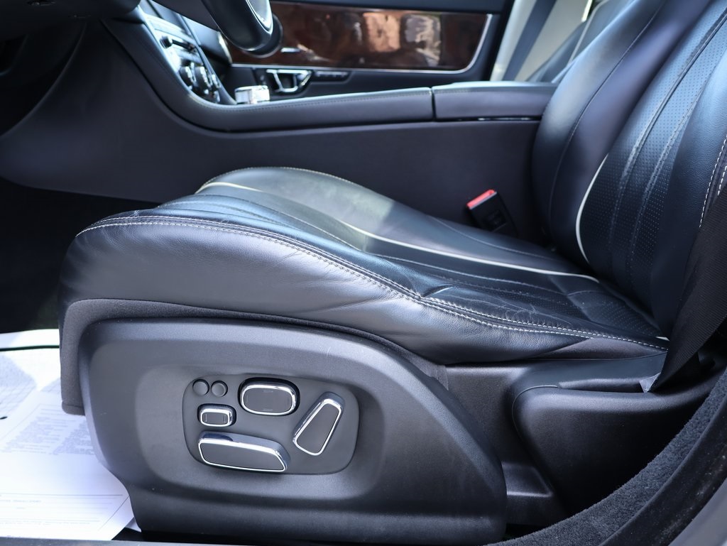 2014 Jaguar XJ Base photo 34