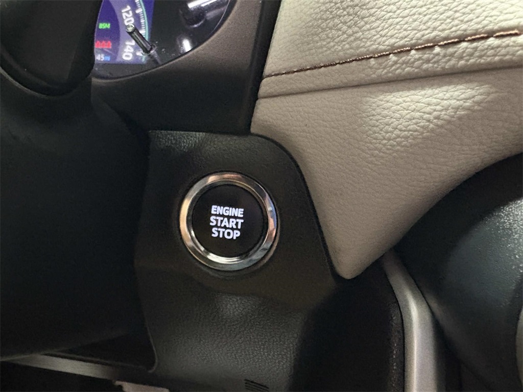 2024 Toyota RAV4 XLE photo 16