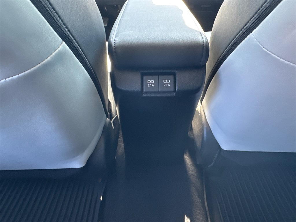 2022 Toyota Prius XLE photo 22