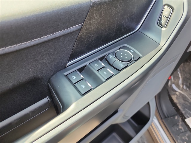 2025 Ford F-150 Lightning XLT photo 16
