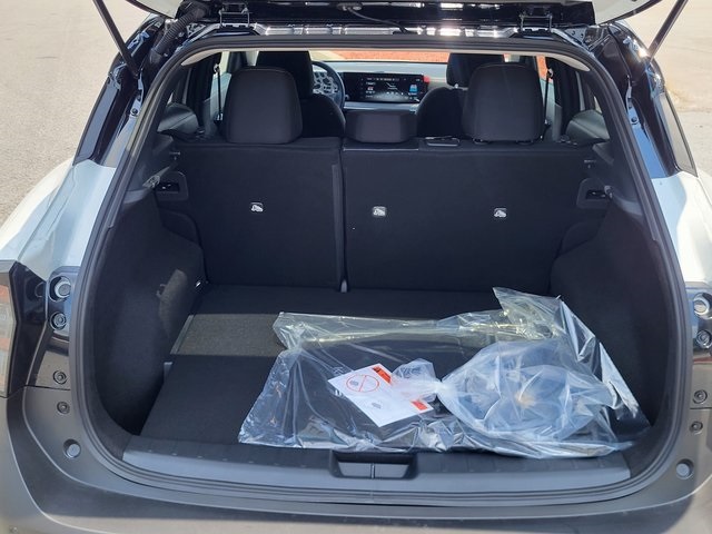 2025 Nissan Kicks SV photo 4