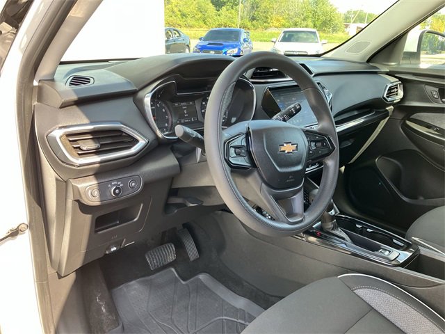 2022 Chevrolet Trailblazer LT photo 2