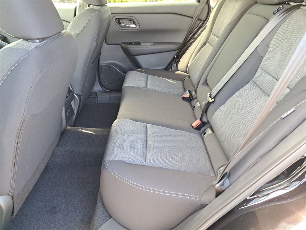 2026 Nissan Rogue SV photo 11