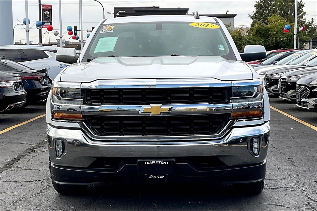 2017 Chevrolet Silverado 1500 LT photo 2