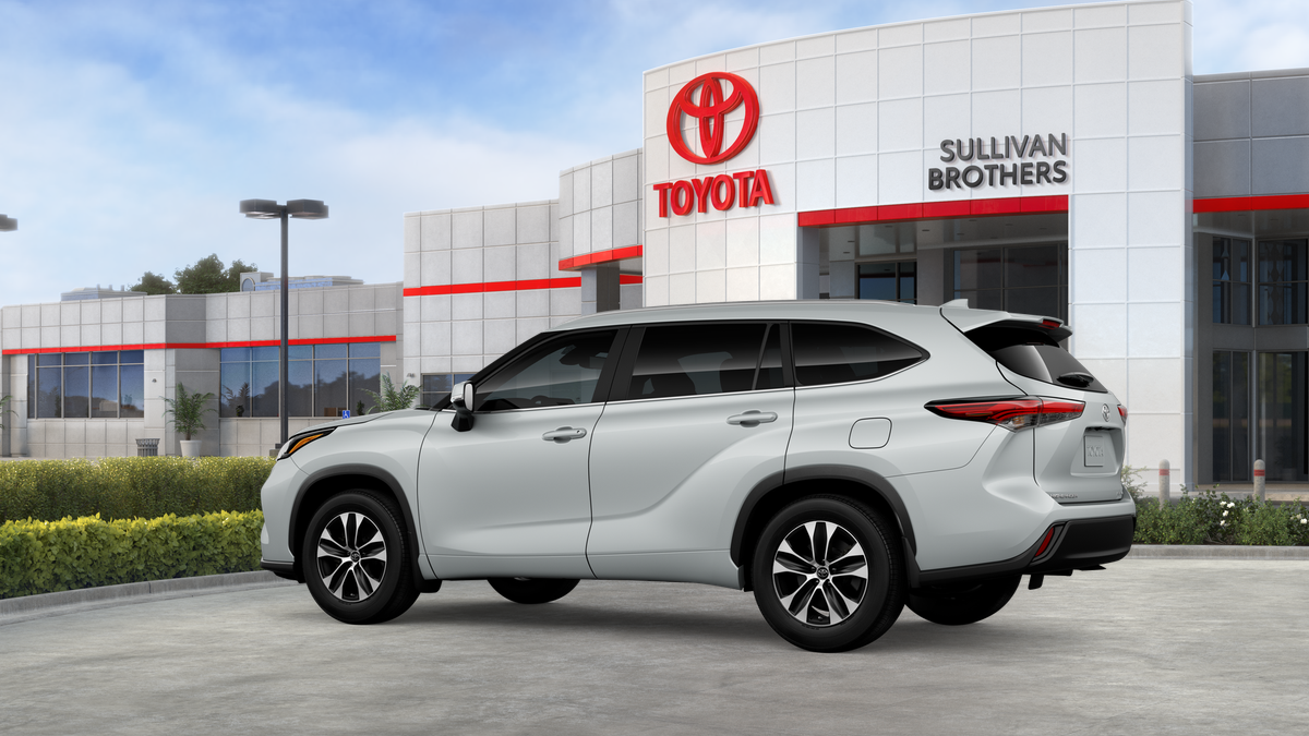 2026 Toyota Highlander XLE photo 3