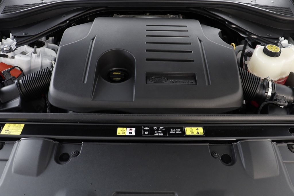 2025 Land Rover Range Rover SE photo 18