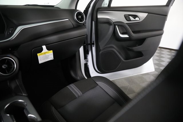 2025 Chevrolet Blazer 2LT photo 9