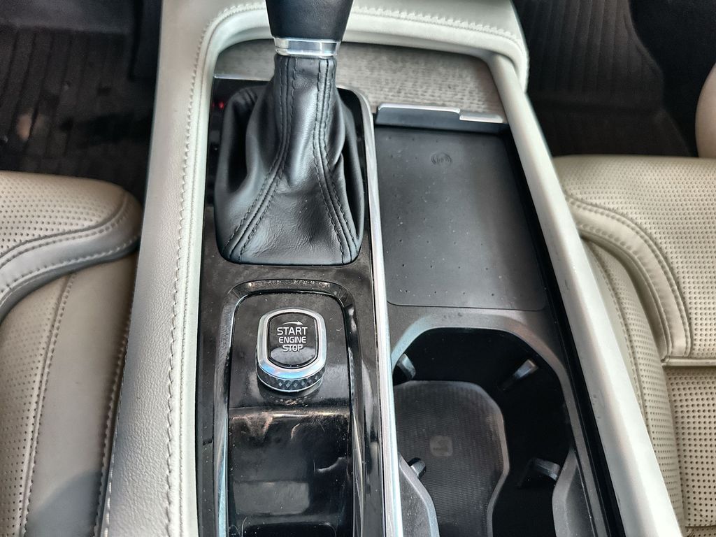 2022 Volvo XC90 T6 Inscription photo 17