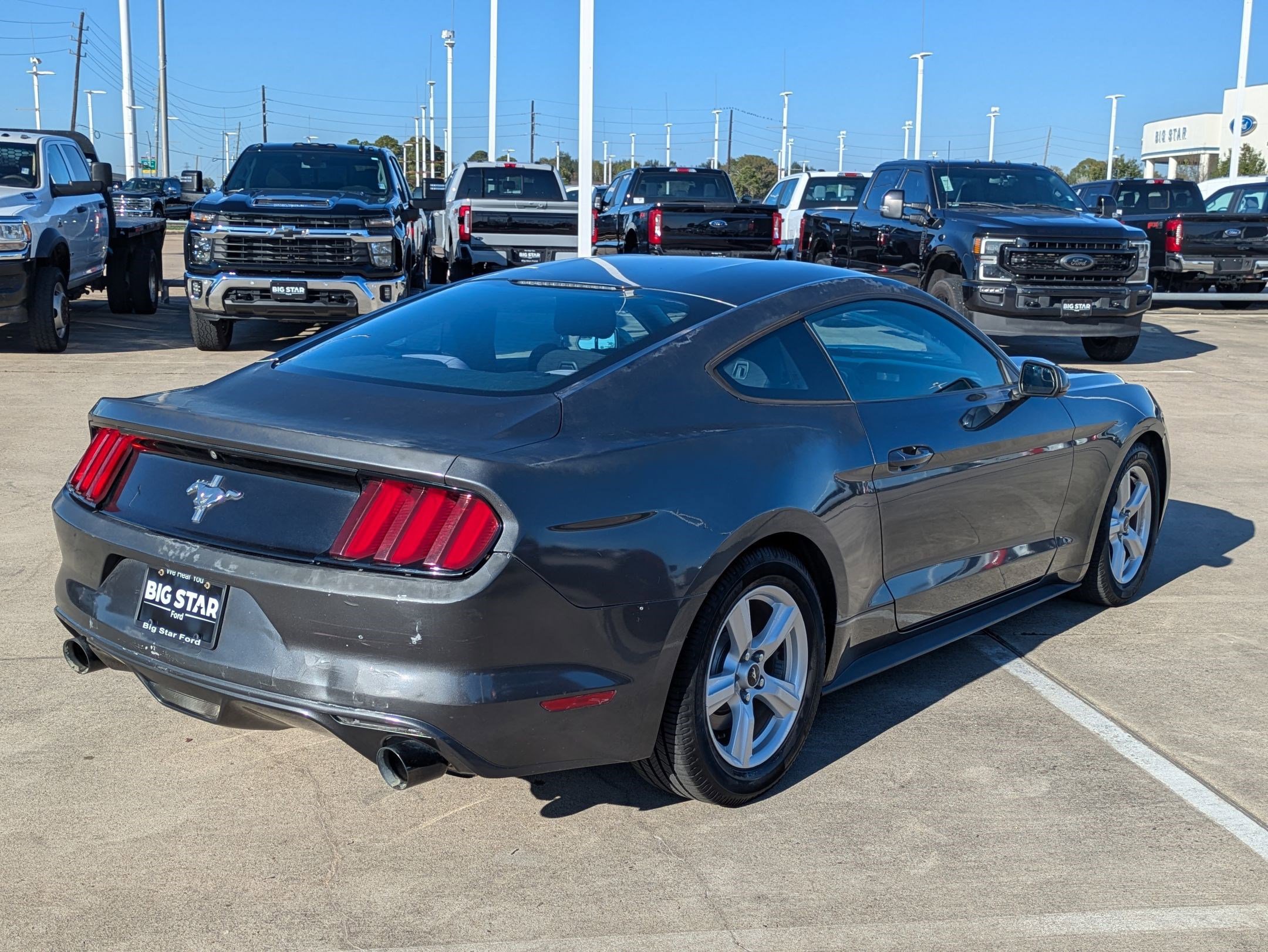 2016 Ford Mustang V6 photo 2