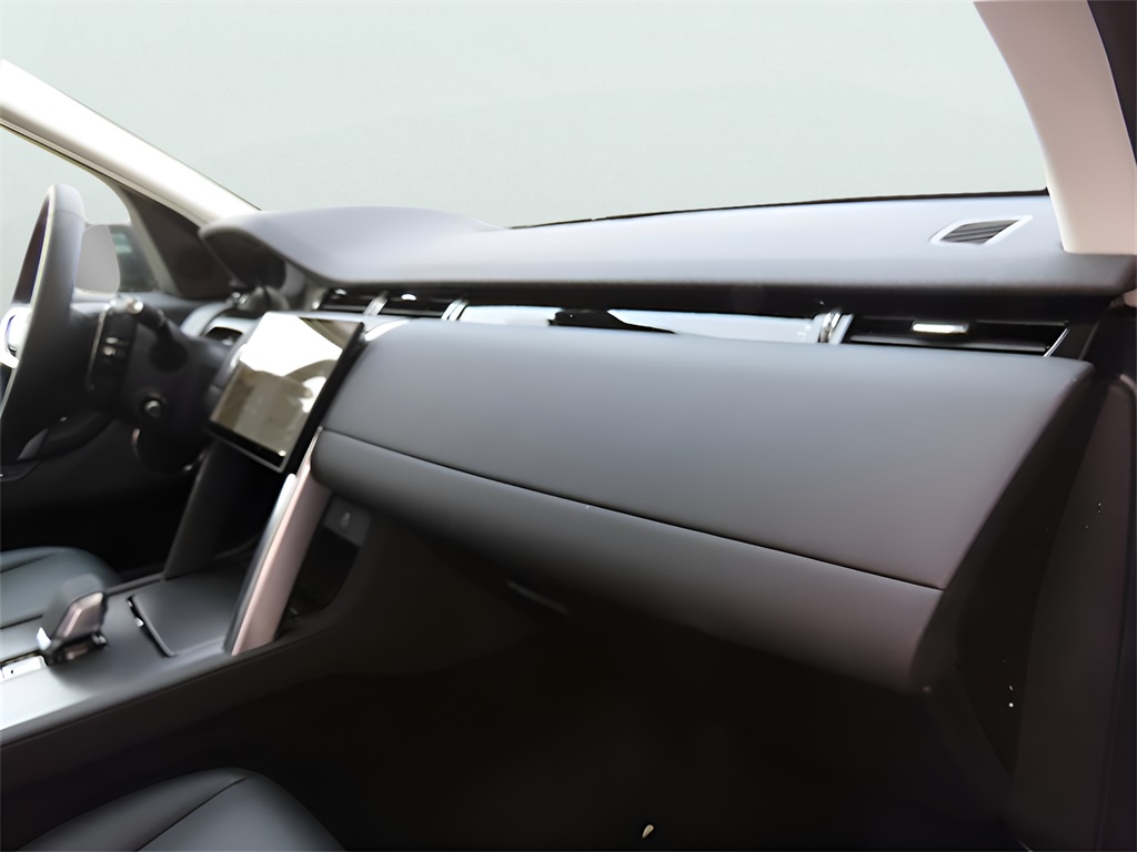 2025 Land Rover Discovery Sport S photo 10