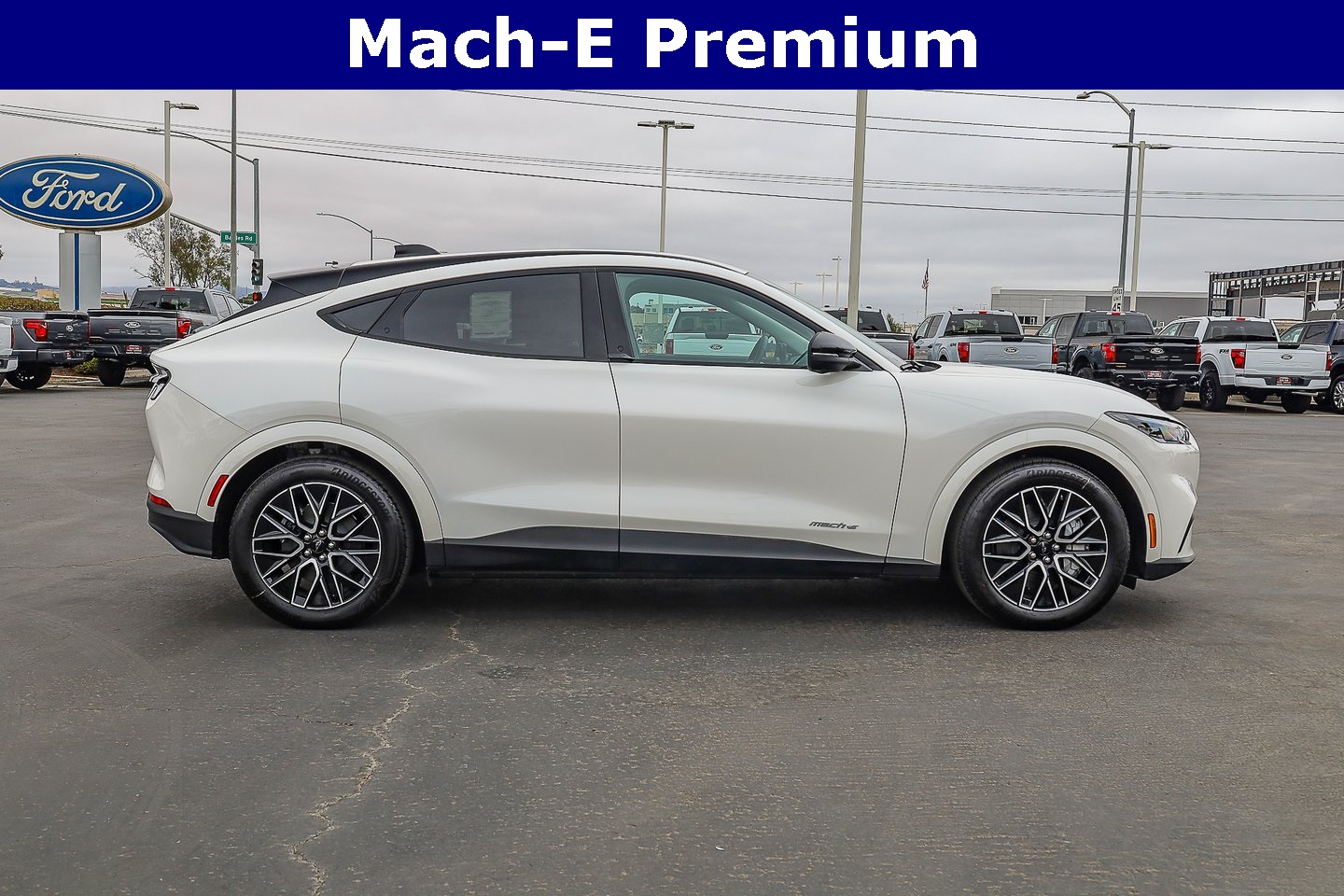 2025 Ford Mustang Mach-E Premium photo 3