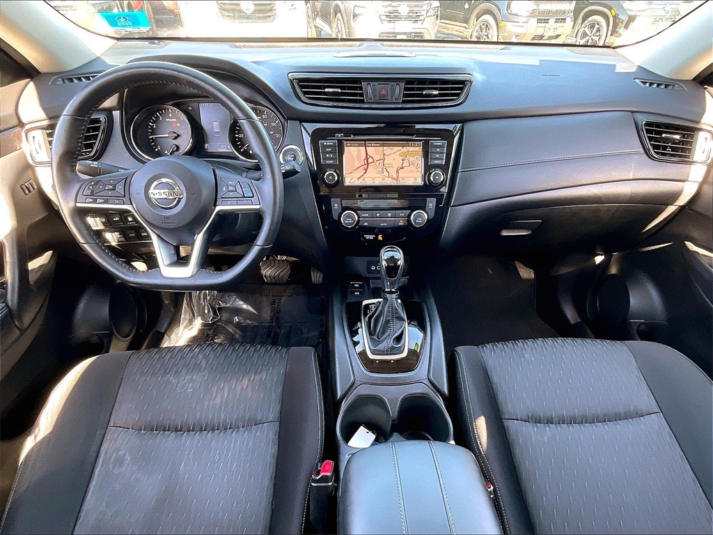 2019 Nissan Rogue SV photo 19