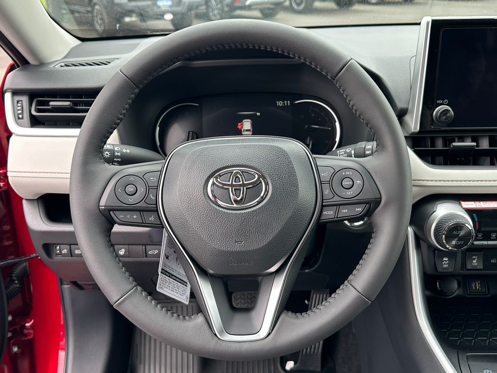 2025 Toyota RAV4 XLE photo 16