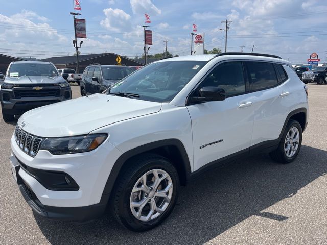 2024 Jeep Compass Latitude photo 4