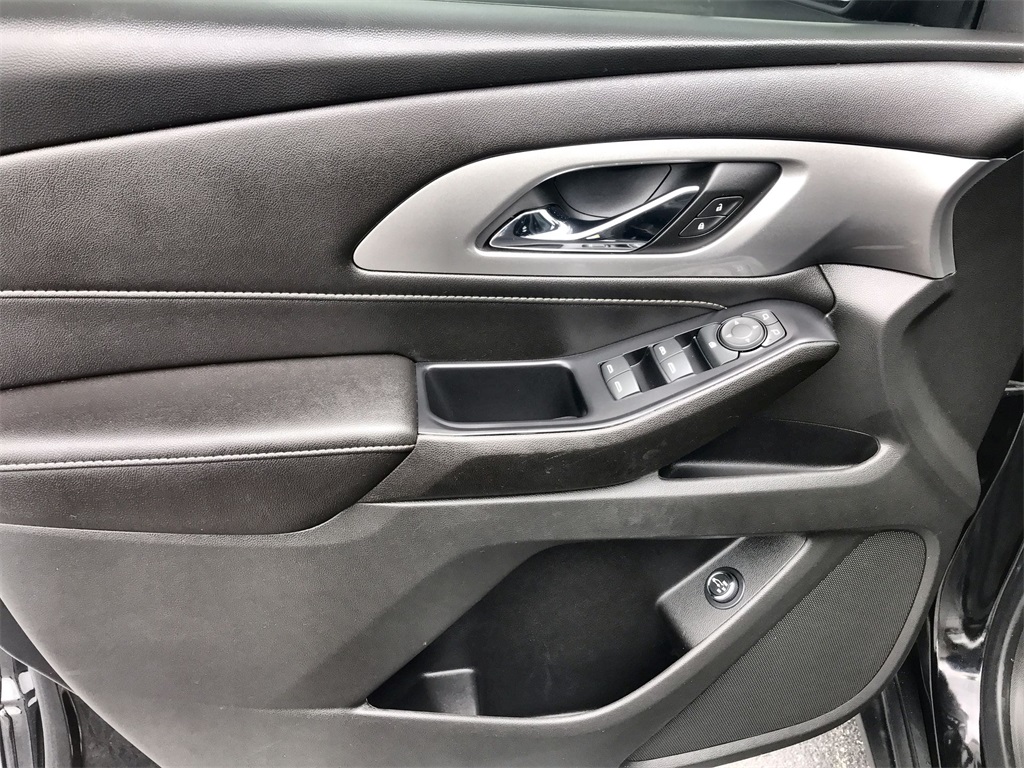 2022 Chevrolet Traverse Leather photo 13
