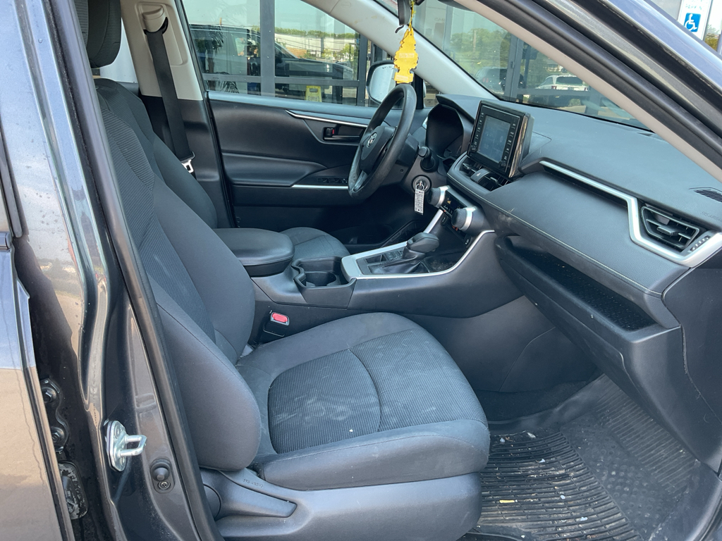 2019 Toyota RAV4 LE photo 10