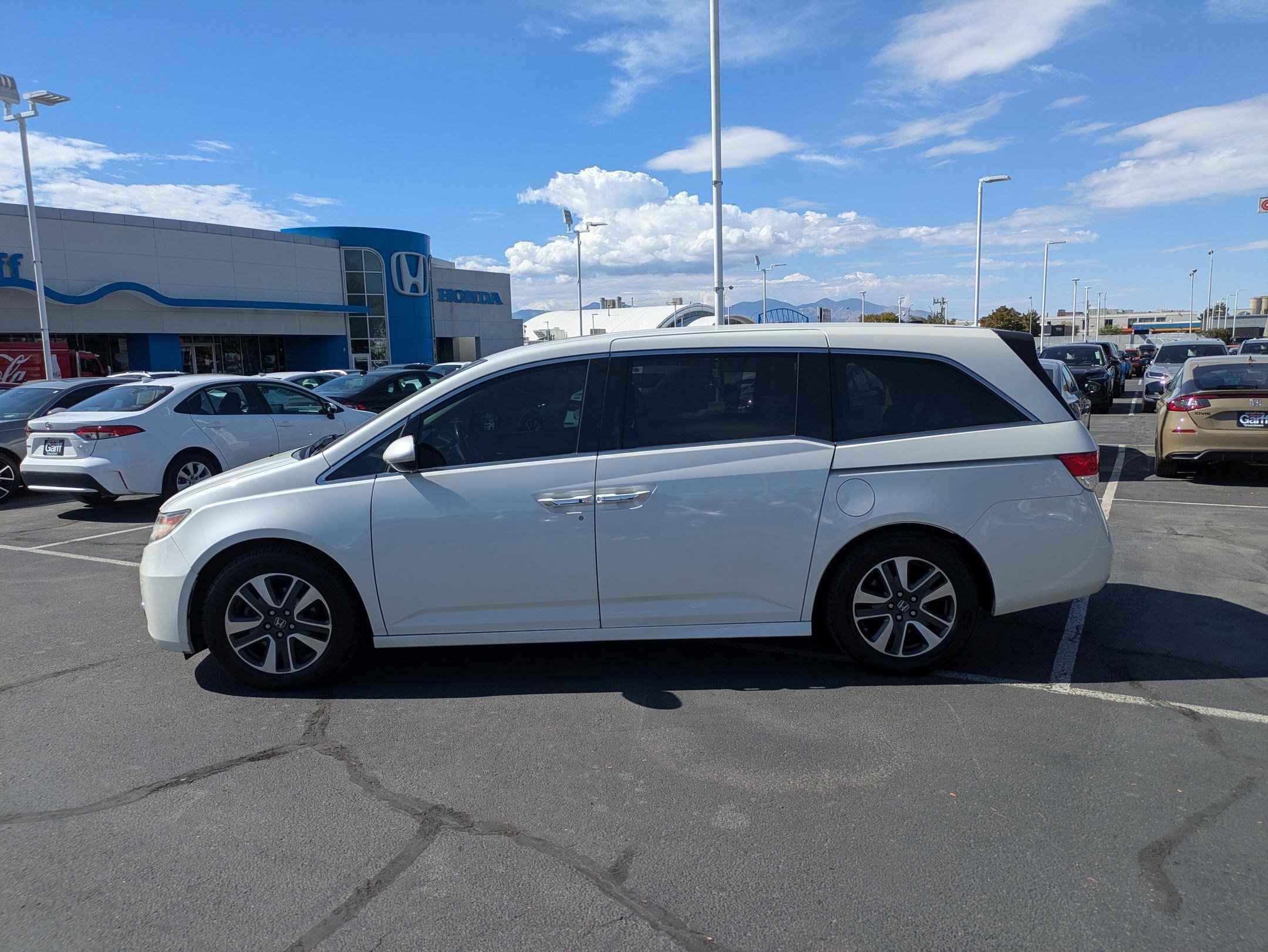 2016 Honda Odyssey Touring photo 5