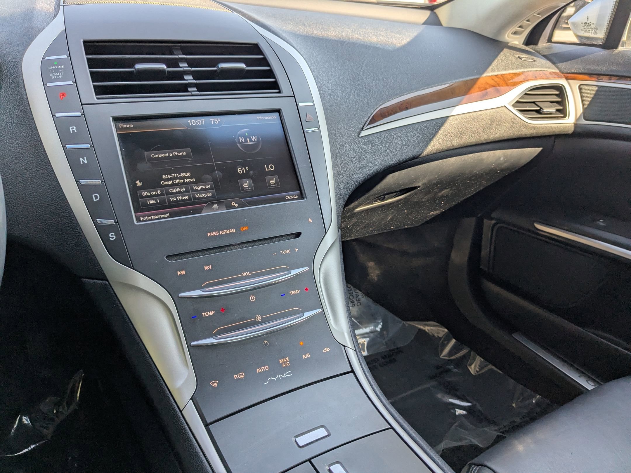 2016 Lincoln MKZ Base photo 23