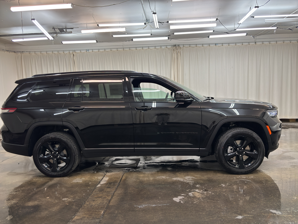 2025 Jeep Grand Cherokee Altitude photo 4