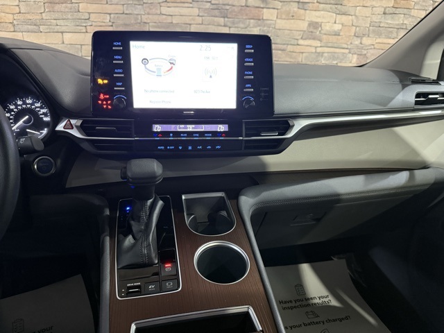 2022 Toyota Sienna LE photo 15