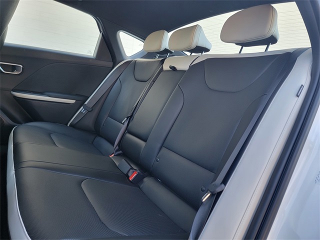 2025 Kia K4 GT-Line photo 13